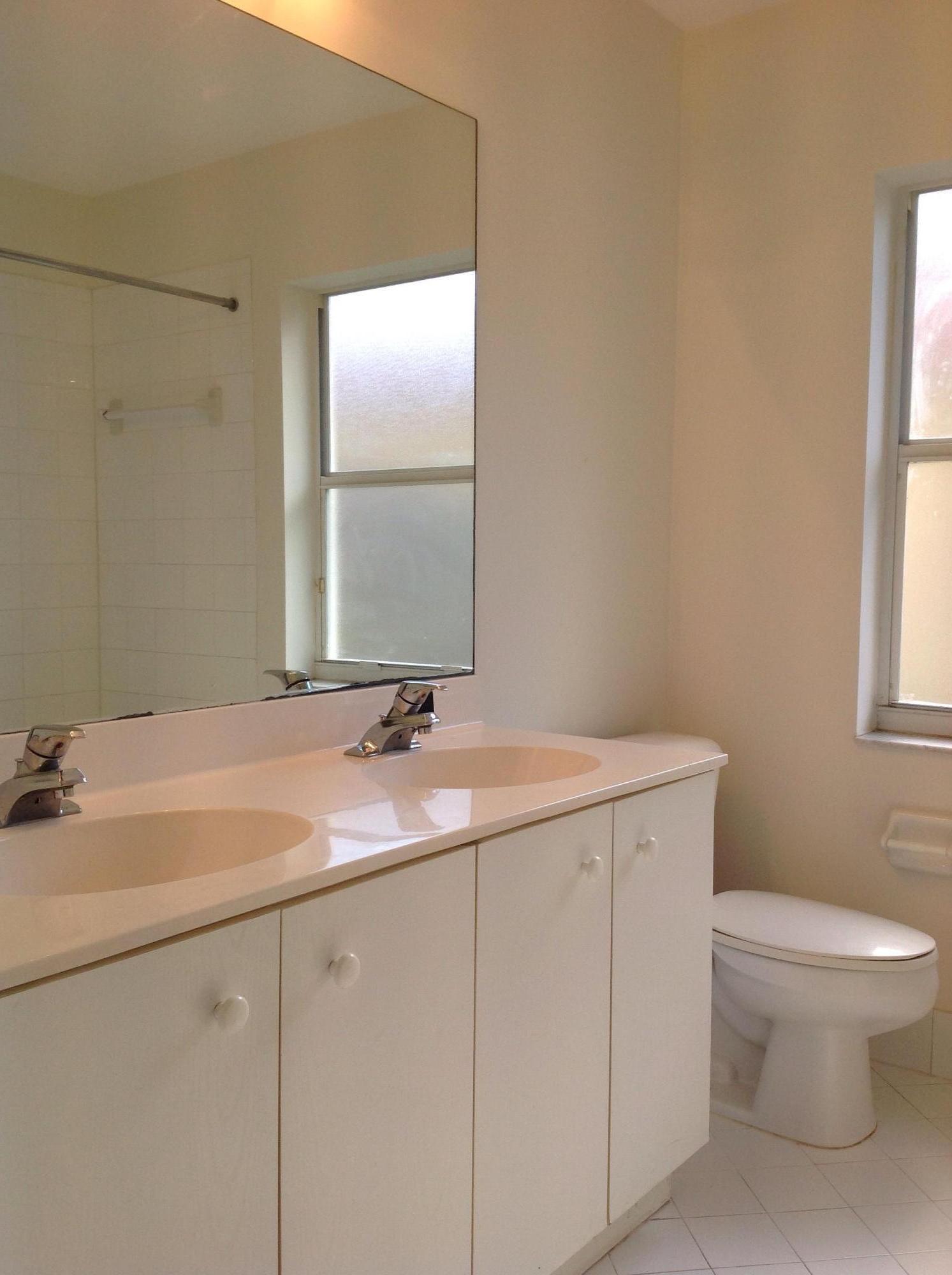 4830 South Lee Road Delray Beach, FL 33445 - Photo 21 of 31 Second Bath