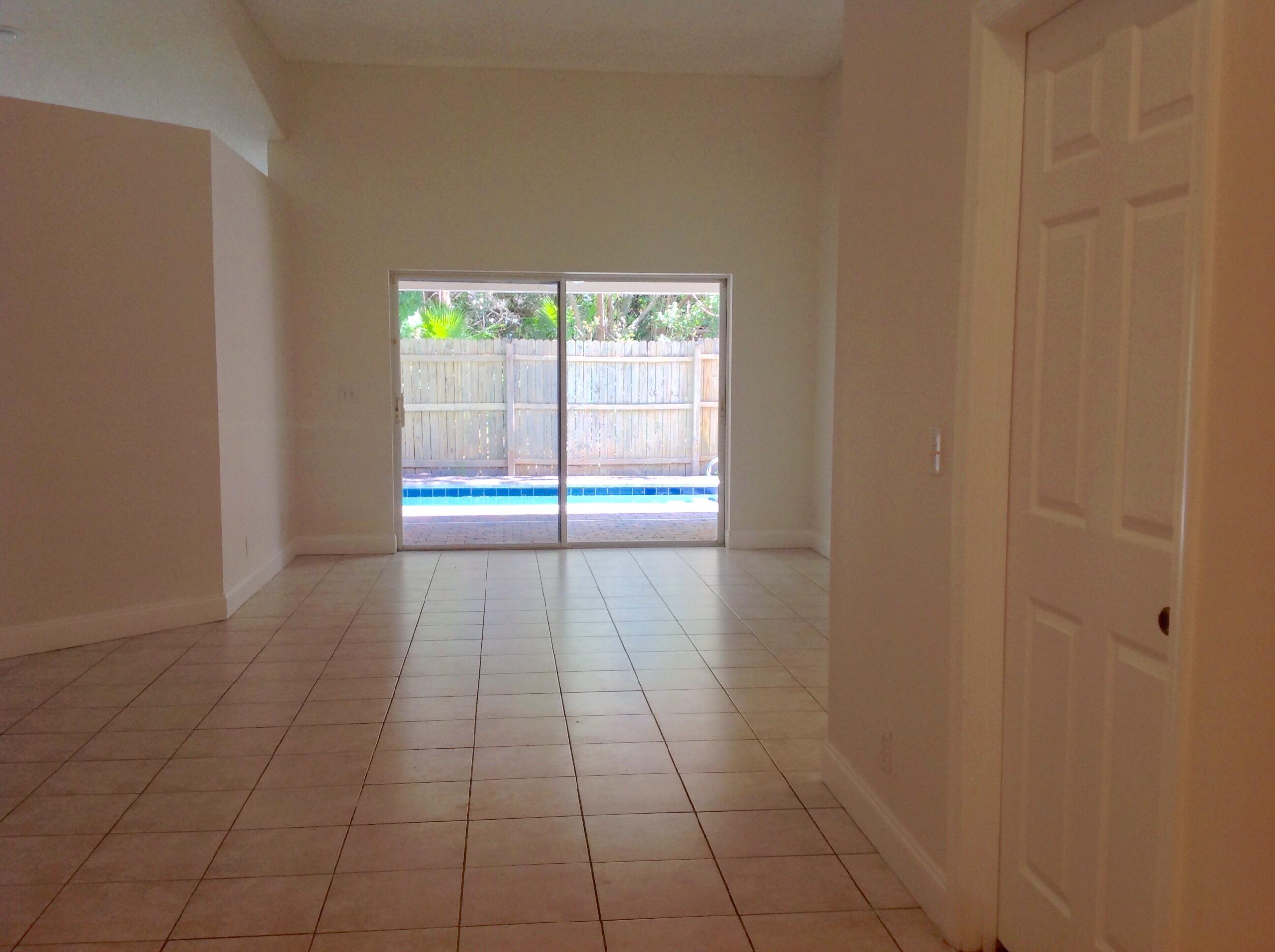 4830 South Lee Road Delray Beach, FL 33445 - Photo 7 of 31 Living Room