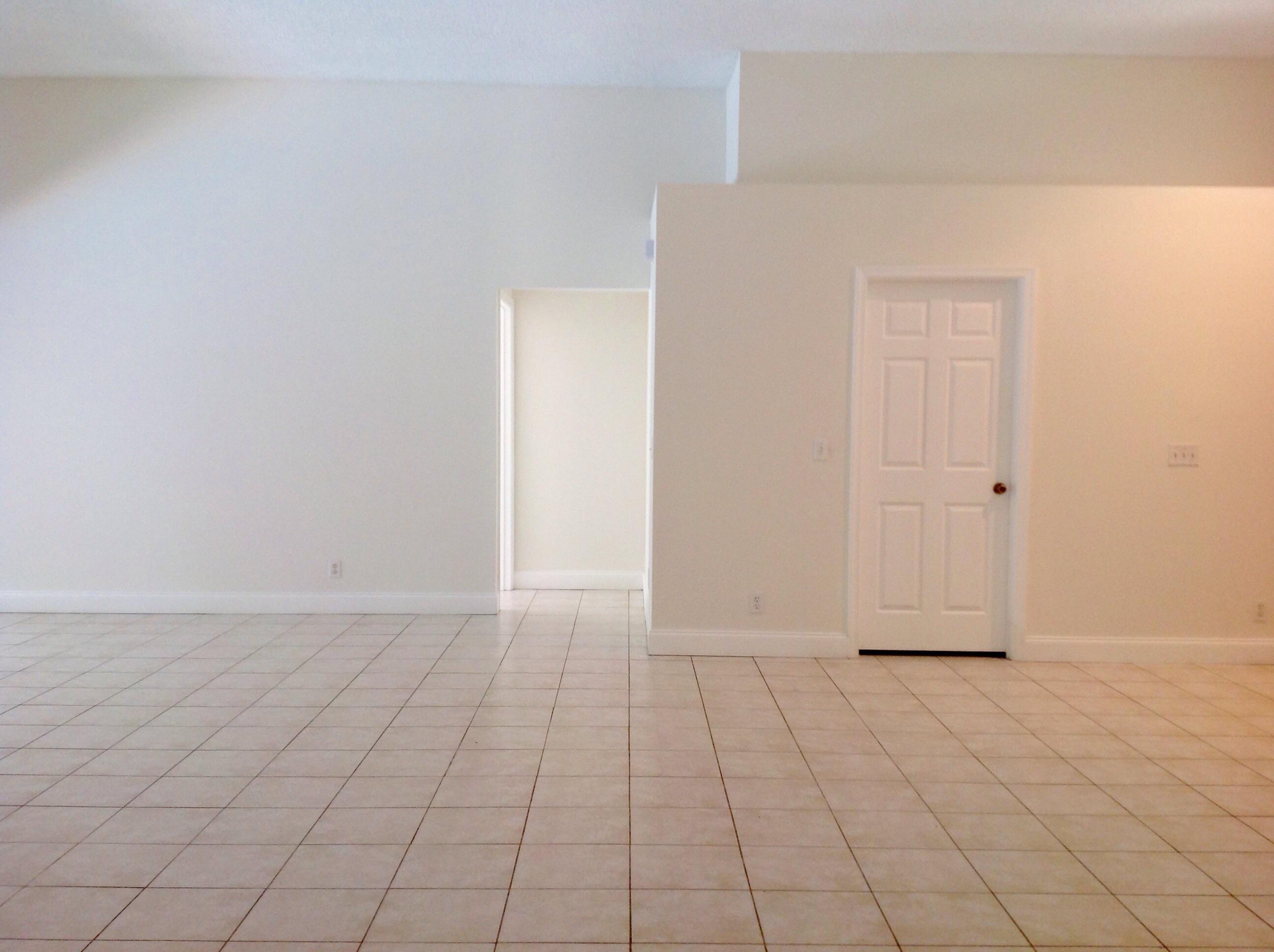 4830 South Lee Road Delray Beach, FL 33445 - Photo 8 of 31 Great Lines High Ceilings