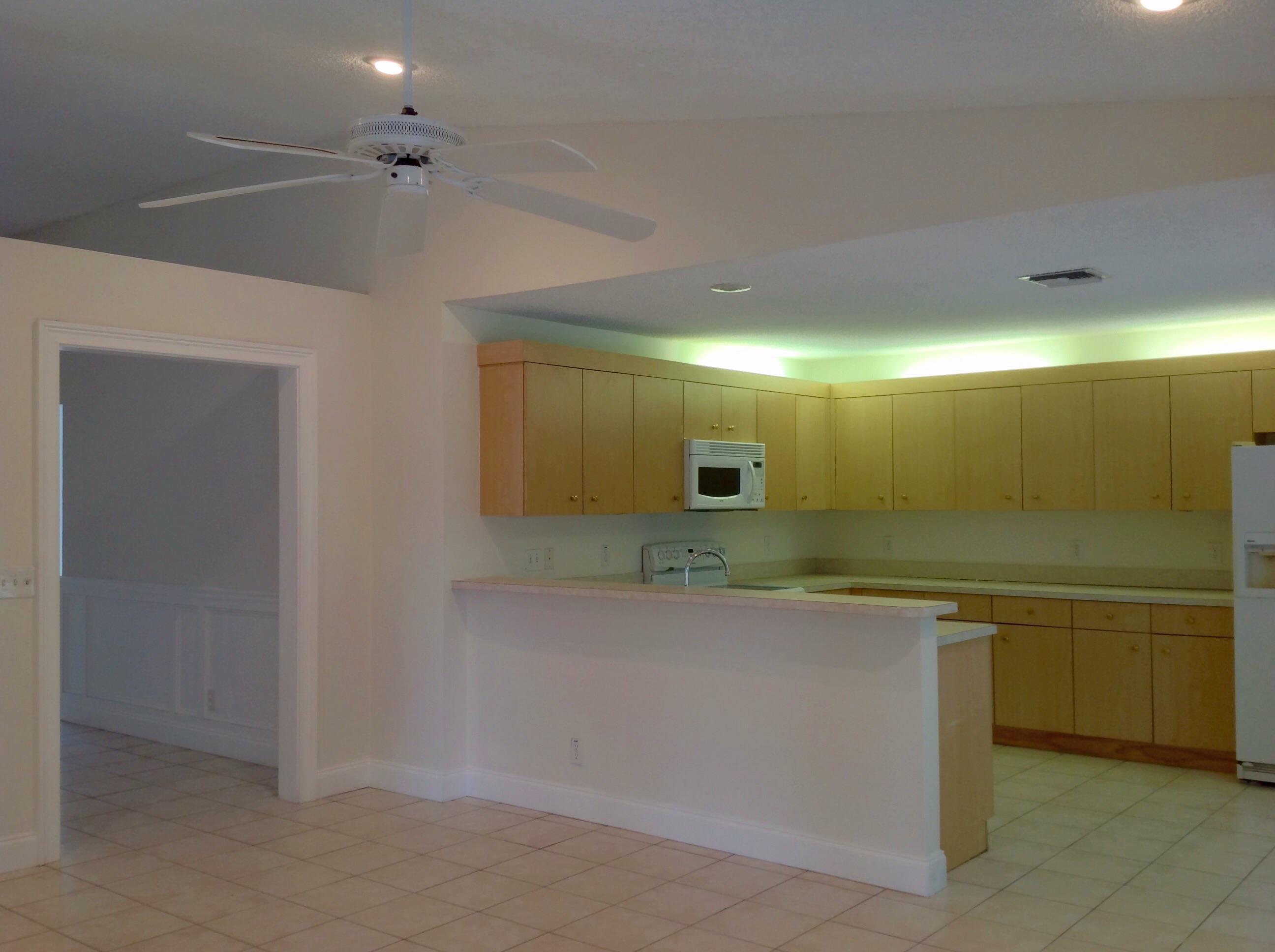 4830 South Lee Road Delray Beach, FL 33445 - Photo 10 of 31 Kitchen