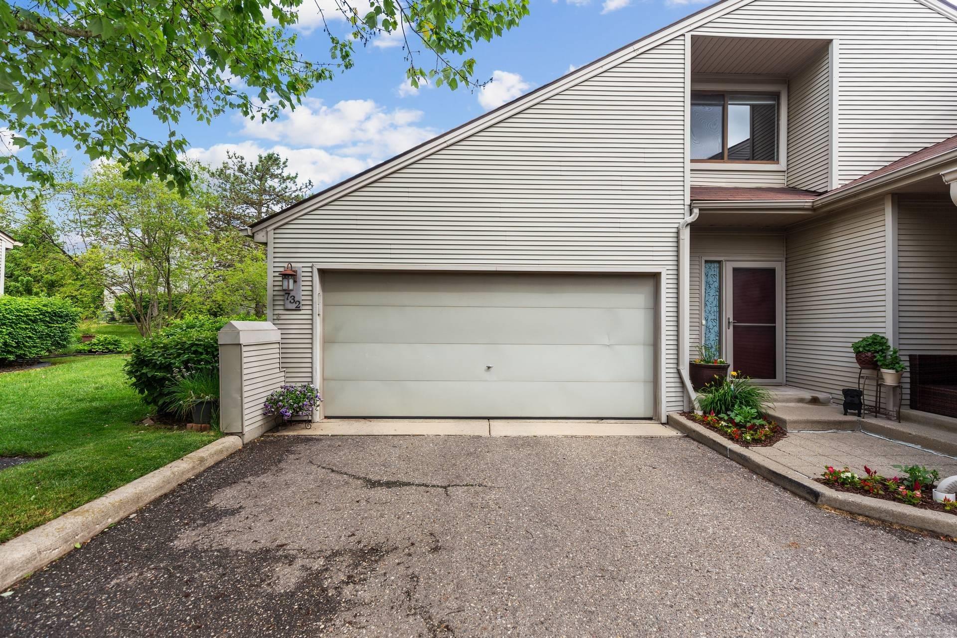 732 Hamilton Court Rochester, MI 48307 - Photo 1 of 42 50143671-23ea1b41-7af2-41c2-9c0e-34192c86c506.JPG
