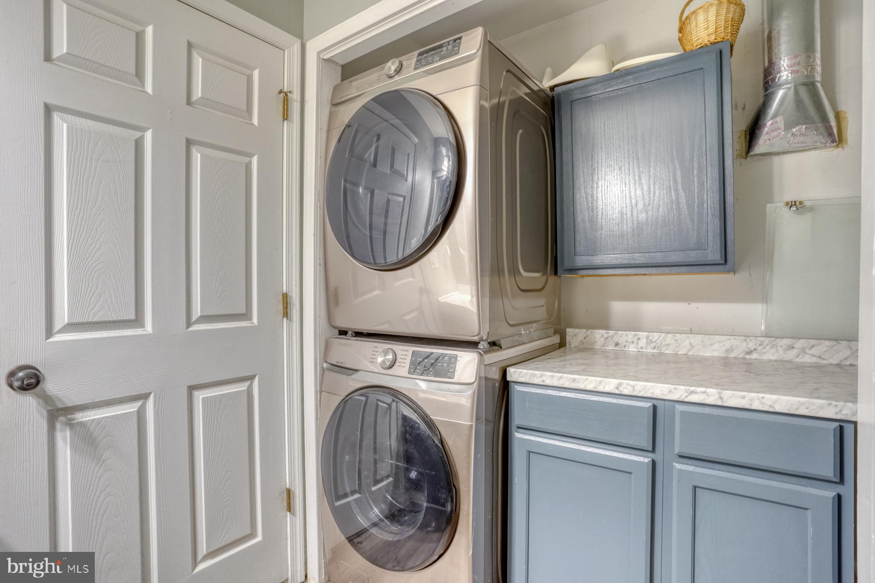 10779 North Old State Road Lincoln, DE 19960 - Photo 37 of 41 Hall Bath with Recessed Laundry