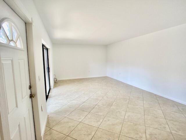 3900 County Line Road, Unit 2D Tequesta, FL 33469 - Photo 7 of 19 a view of an empty room