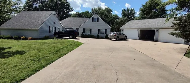 $275,000 | 5 Canary Circle, Iola, KS 66749