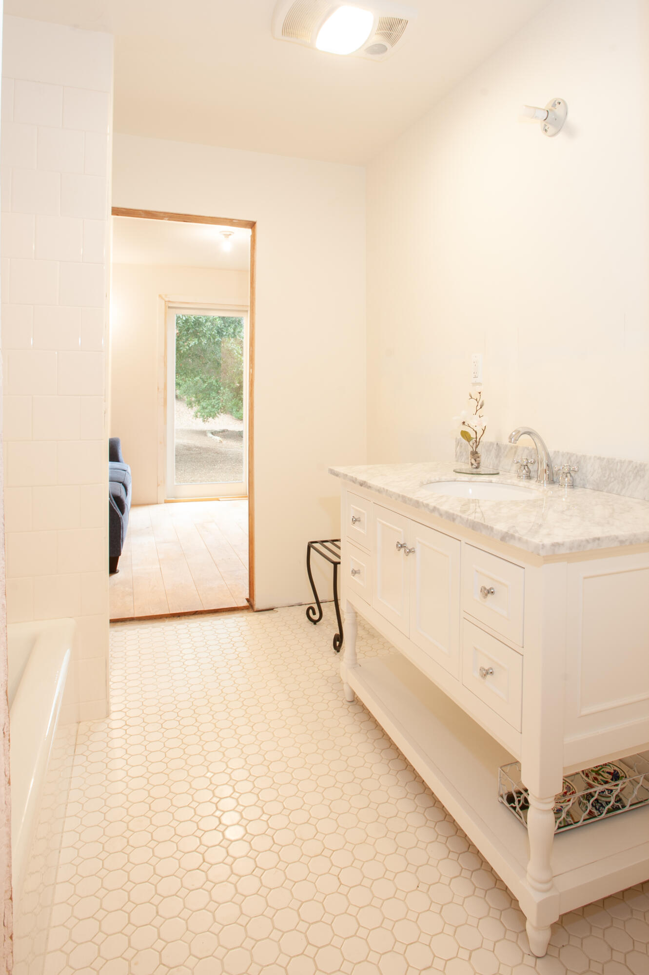 1091 Palomino Road Santa Barbara, CA 93105 - Photo 11 of 18 Bathroom