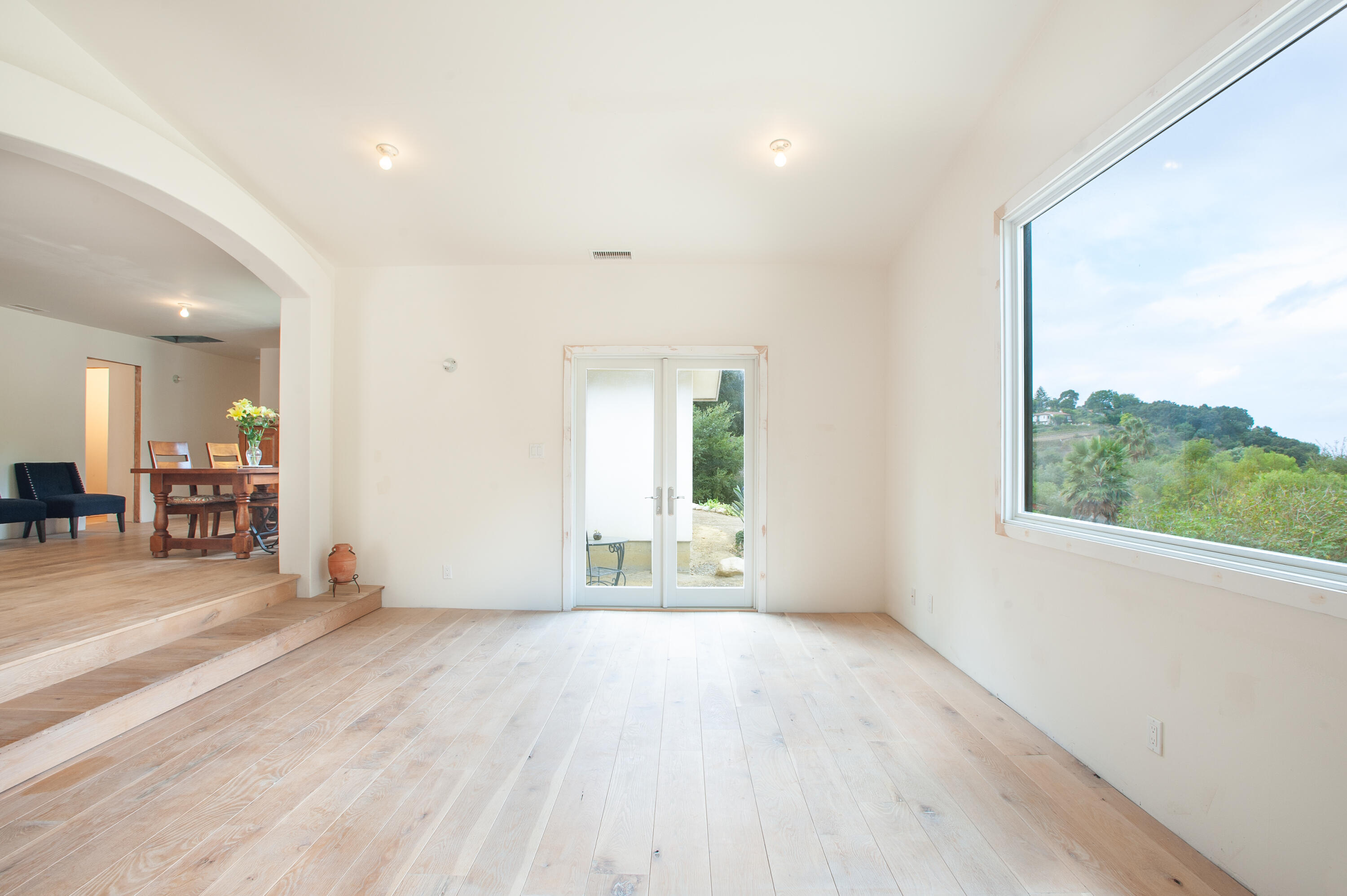 1091 Palomino Road Santa Barbara, CA 93105 - Photo 4 of 18 Living Room