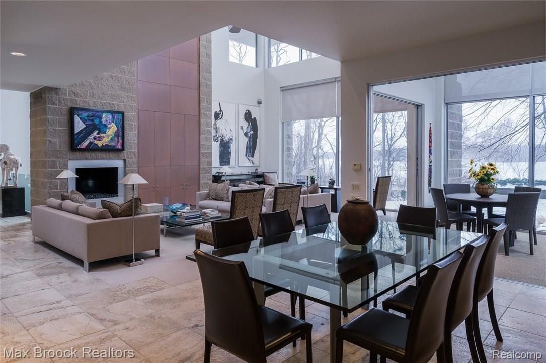 4455 Dow Ridge Road West Bloomfield, MI 48324 - Photo 7 of 50 Inspiring view from the hall thru the breakfast room to GR and sunroom