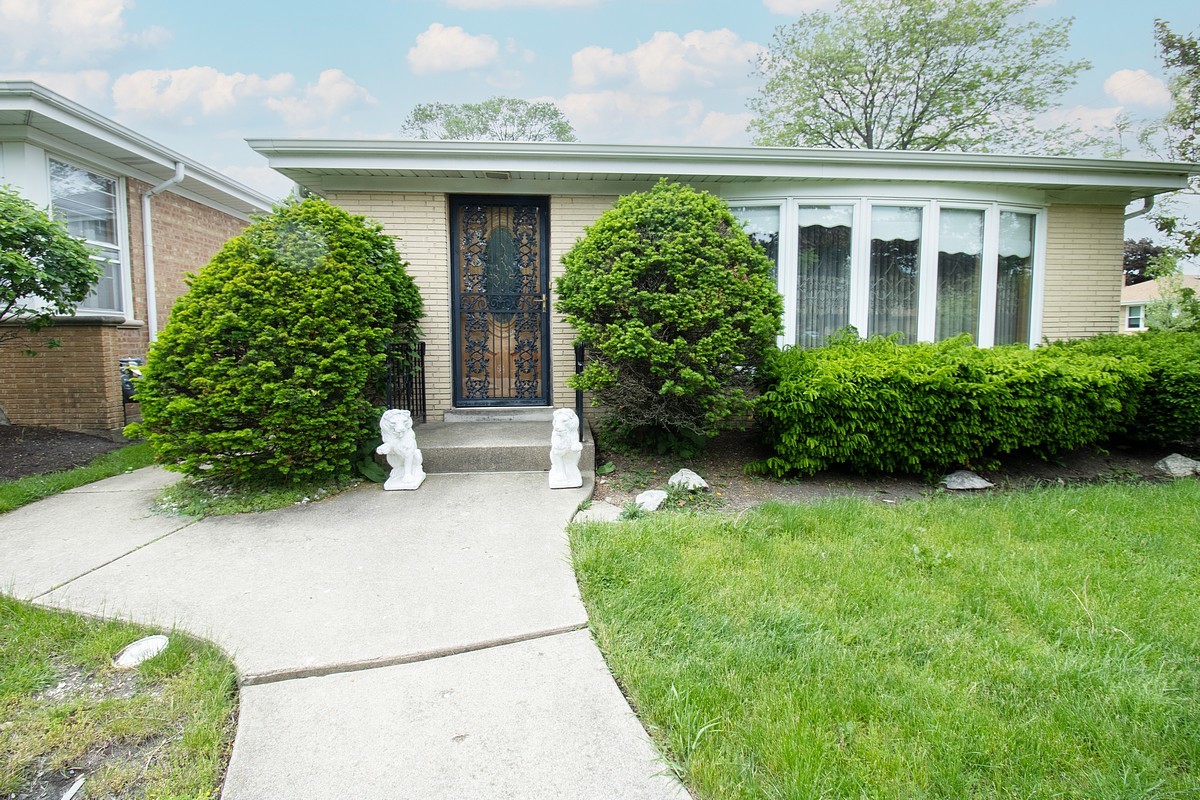 8662 North Merrill Street Niles, IL 60714 - Photo 2 of 27