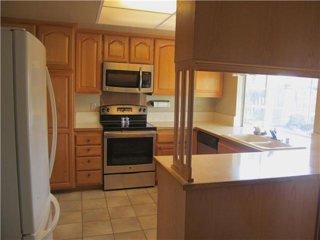4593 Blackwell Road Oceanside, CA 92056 - Photo 3 of 7 Bright Ktichen