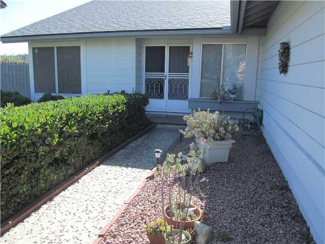 4593 Blackwell Road Oceanside, CA 92056 - Photo 7 of 7 Come on in!