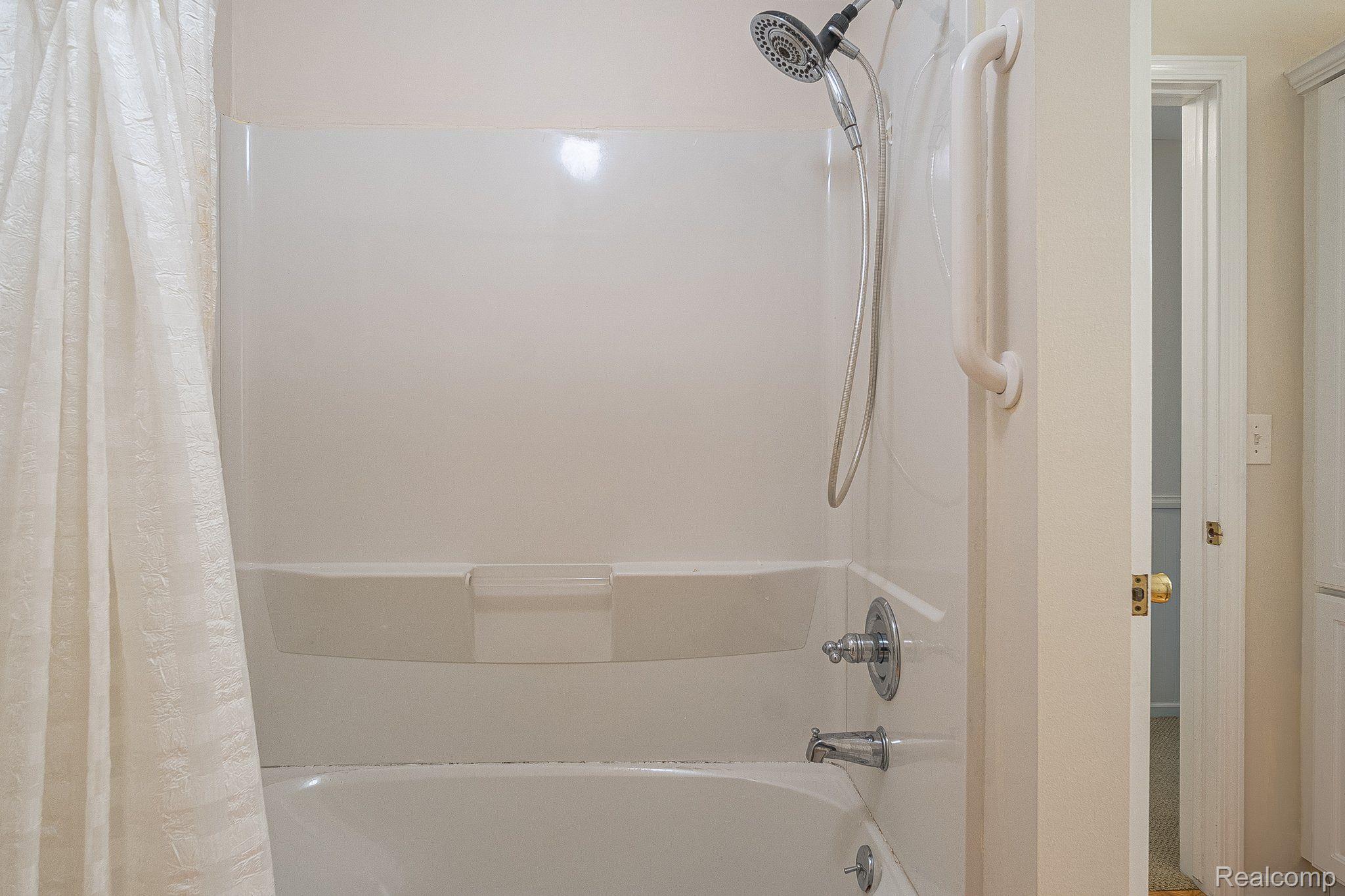 205 George Street Flushing, MI 48433 - Photo 20 of 40 Main floor full bath