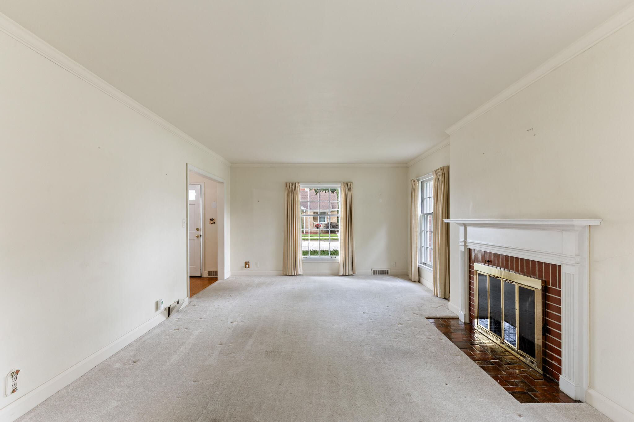 3920 Kinzie Avenue Racine, WI 53405 - Photo 6 of 42 Living Room