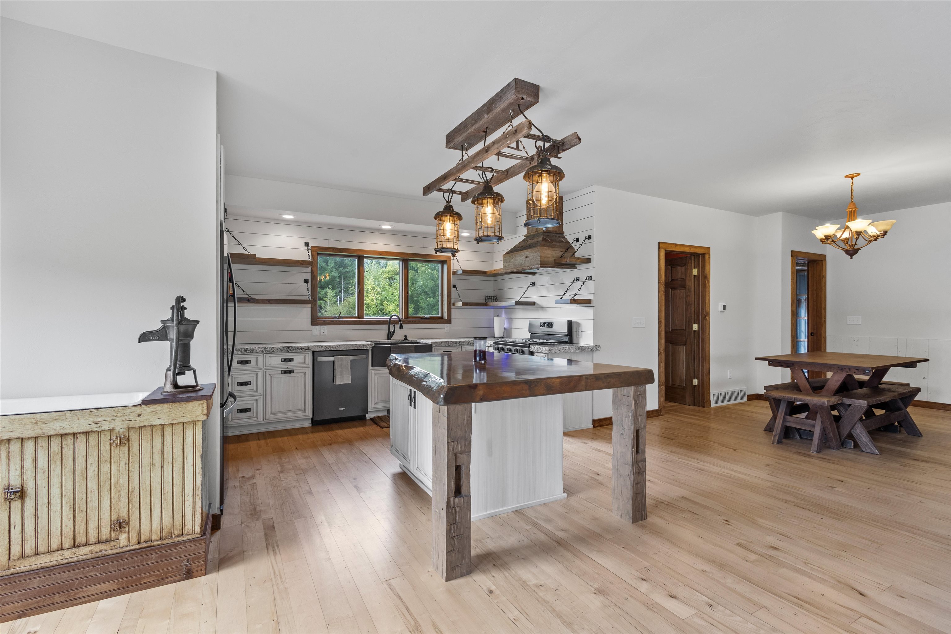 4879 County Rd A Oshkosh, WI 54901 - Photo 11 of 73 Gallery Image 11