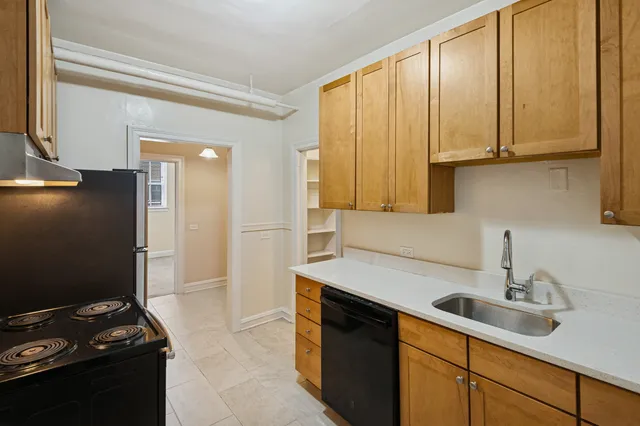 $2,400 | 200 South Maple Avenue, Unit G, Oak Park, IL 60302