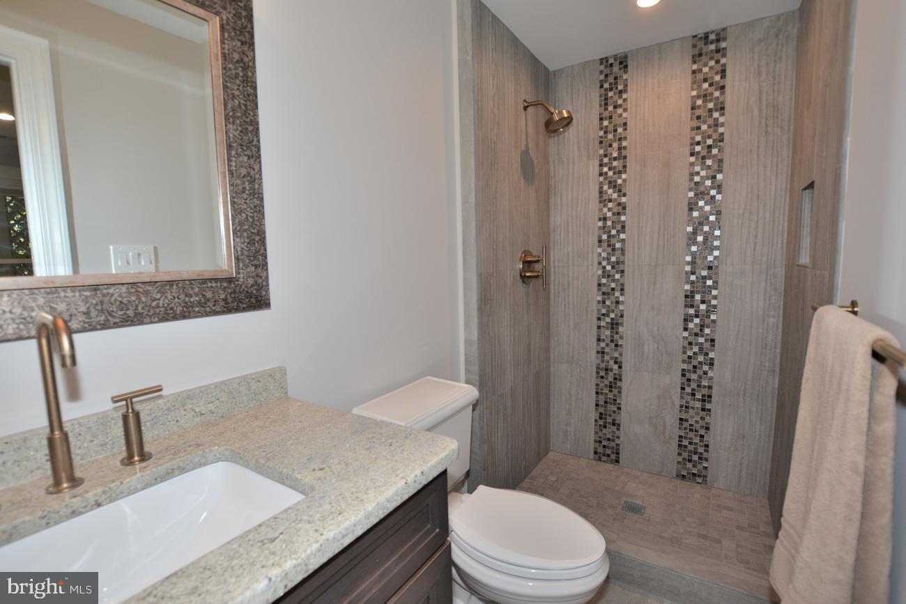 1548 Hampton Hill Circle McLean, VA 22101 - Photo 32 of 39 Full BA off Fam Rm; designer tile/granite counter