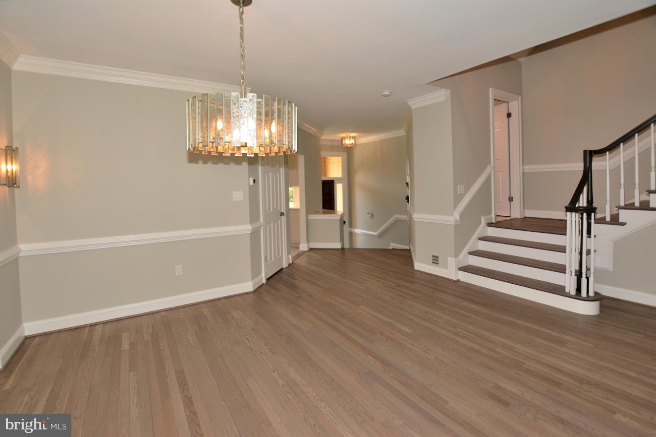 1548 Hampton Hill Circle McLean, VA 22101 - Photo 6 of 39 Large formal dining rm w/designer light fixtures.