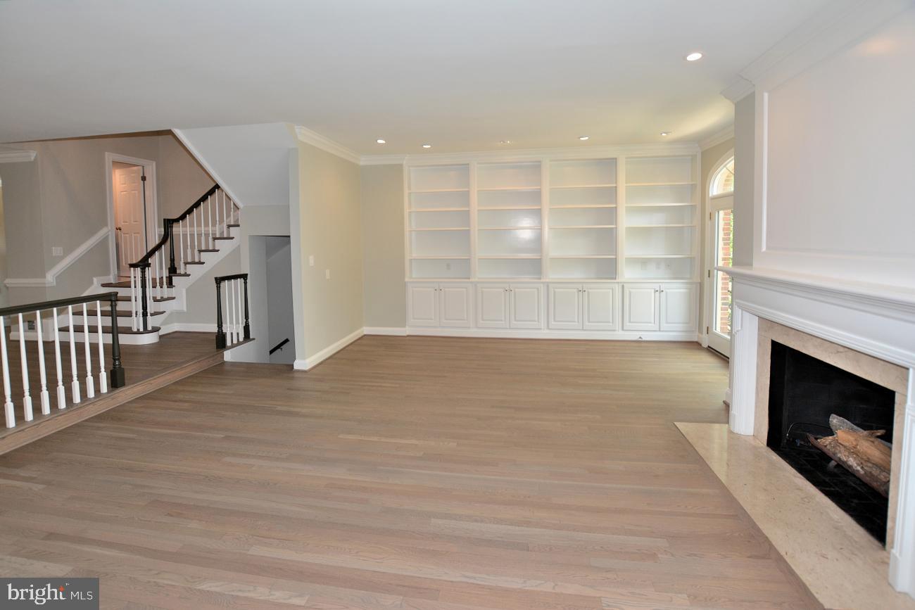 1548 Hampton Hill Circle McLean, VA 22101 - Photo 8 of 39 LR w/built-in bookcases/recessed lights/fireplace