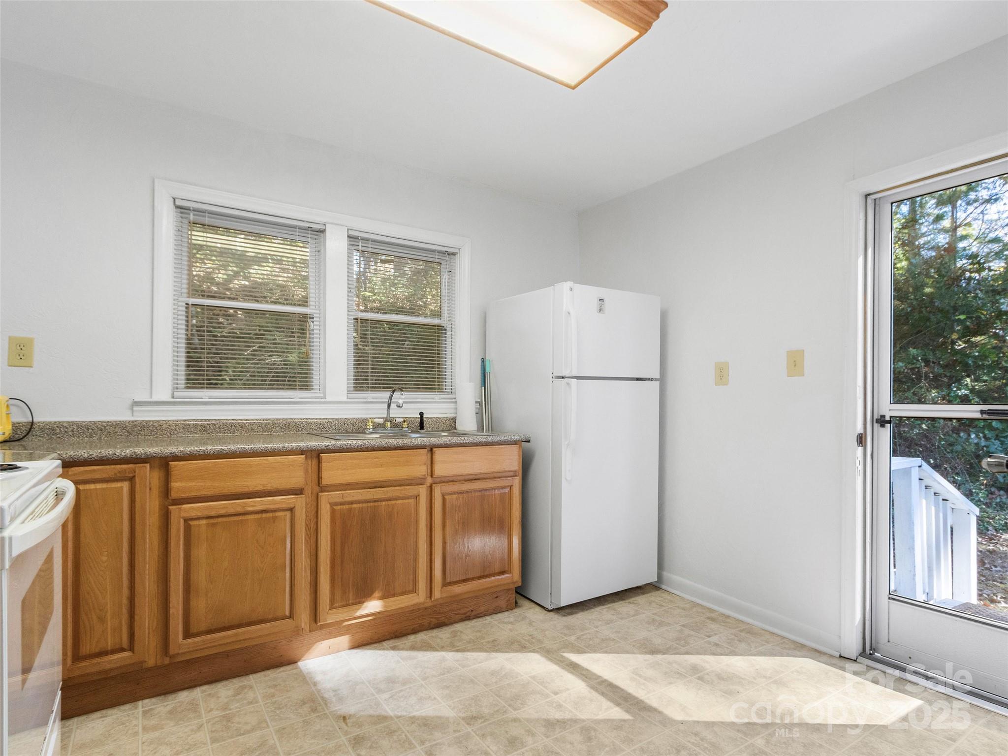 96 Thompson Road Spruce Pine, NC 28777 - Photo 11 of 34