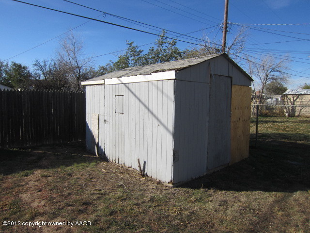 4216 South Harrison Street Amarillo, TX 79110 - Photo 13 of 14 a backyard of a house