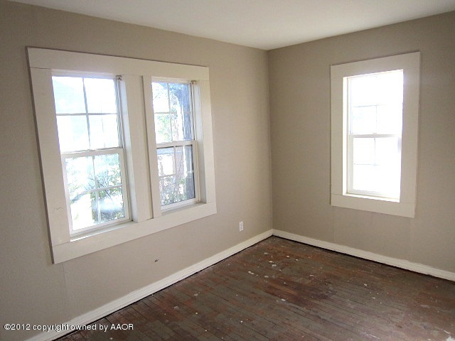 4216 South Harrison Street Amarillo, TX 79110 - Photo 2 of 14 an empty room with a window