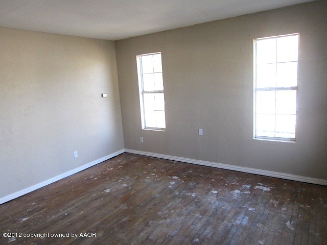 4216 South Harrison Street Amarillo, TX 79110 - Photo 3 of 14 an empty room with windows