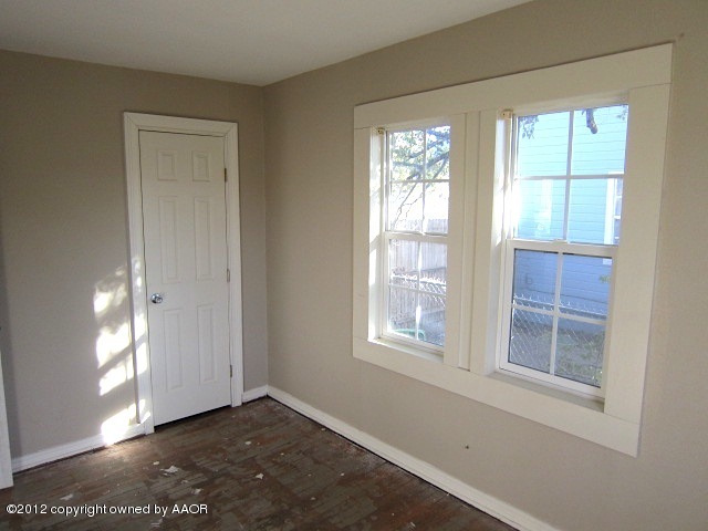 4216 South Harrison Street Amarillo, TX 79110 - Photo 4 of 14 an empty room with windows
