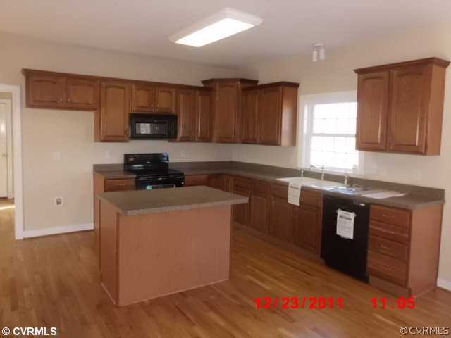 4010 River Road Mechanicsville, VA 23116 - Photo 3 of 12 Kitchen
