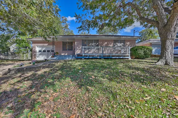 $229,500 | 1703 South Day Street, Brenham, TX 77833