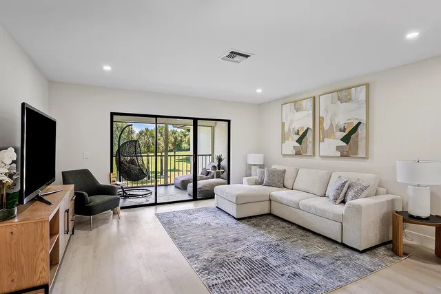 $99,990 | 20 Southport Lane, Unit D, Boynton Beach, FL 33436