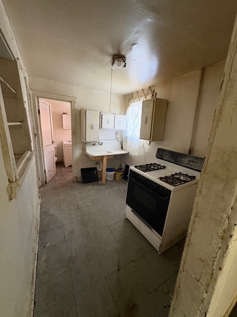 6408 South Rhodes Avenue Chicago, IL 60637 - Photo 4 of 19 a living room with furniture and a window