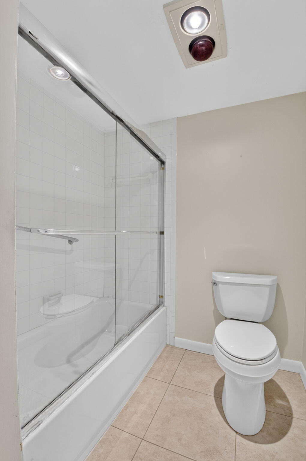 9264 Vista Del Lago, Unit A Boca Raton, FL 33428 - Photo 26 of 48 Primary Bathroom