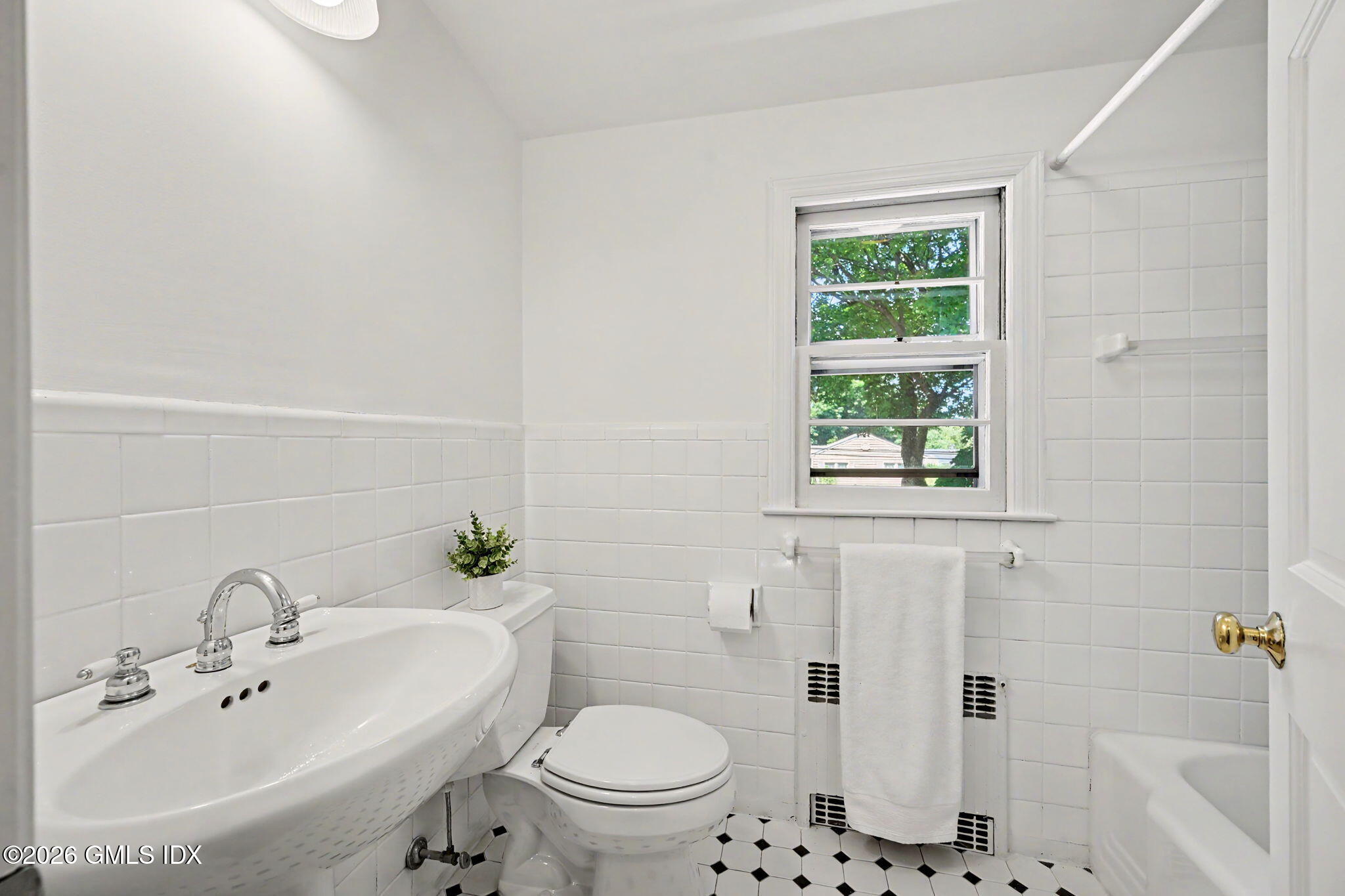 8 Ernel Drive Riverside, CT 06878 - Photo 16 of 24 44-web-or-mls-8-ernel-dr
