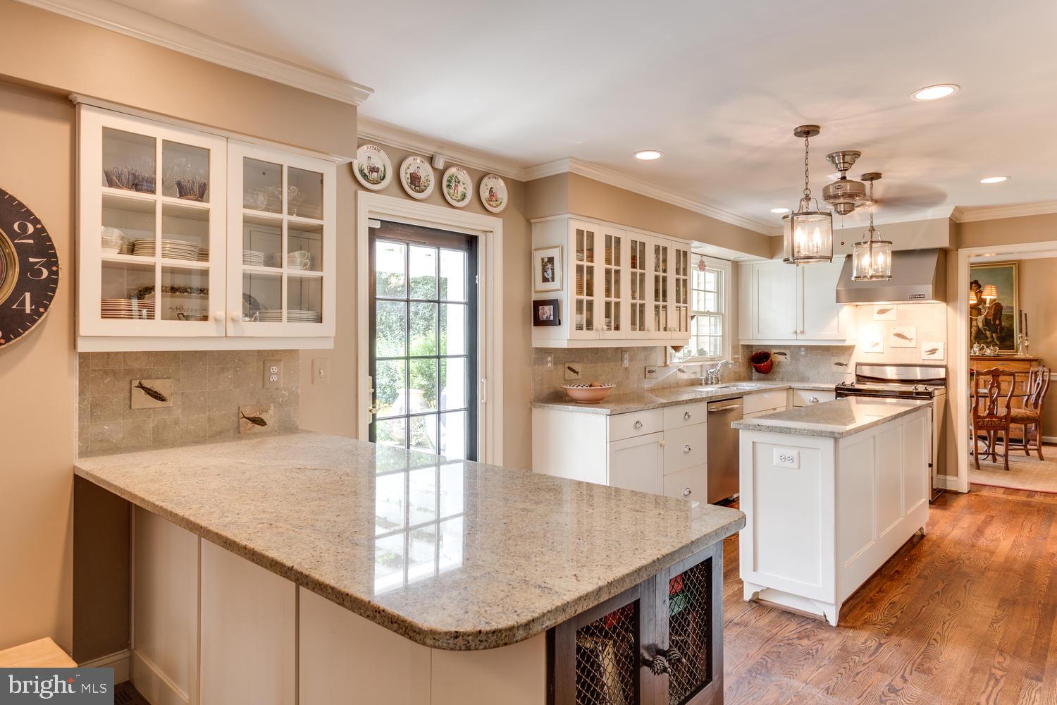905 Riva Ridge Drive Great Falls, VA 22066 - Photo 8 of 32
