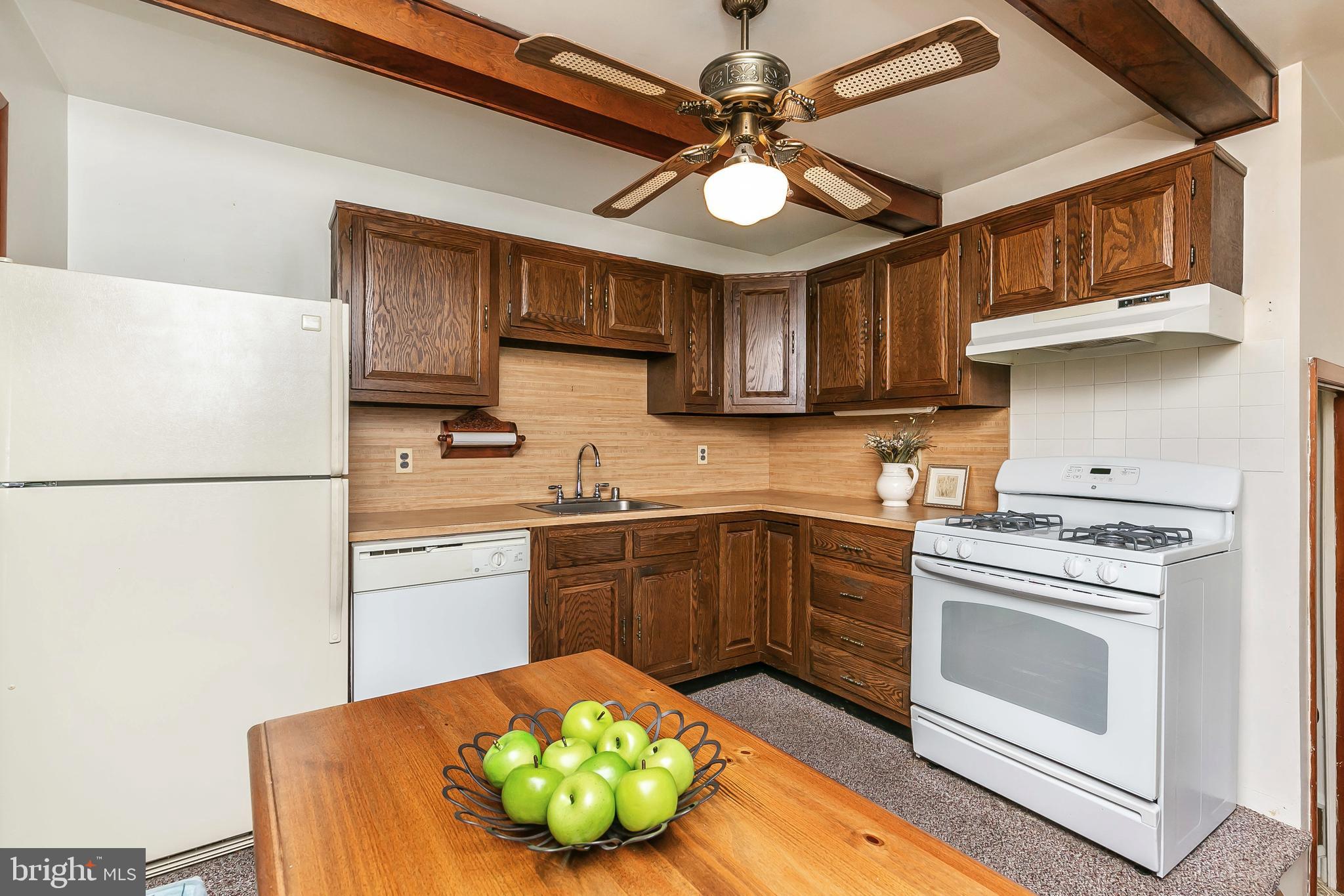 2314 Cider Mill Road Baltimore, MD 21234 - Photo 12 of 32 Gas Stove