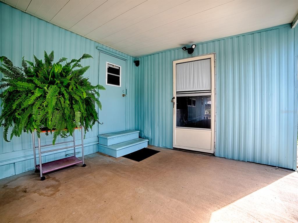 211 Rue De Paresse Tavares, FL 32778 - Photo 19 of 27 a view of entryway with livingroom