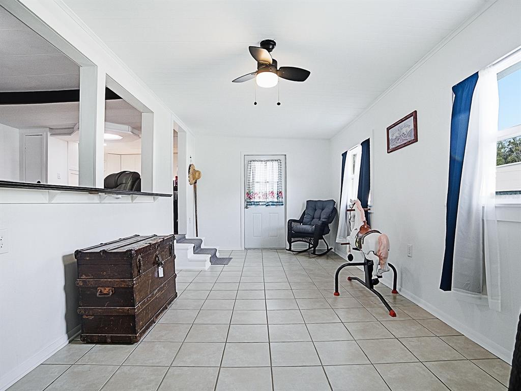 211 Rue De Paresse Tavares, FL 32778 - Photo 5 of 27 a living room with furniture a flat screen tv and a stove