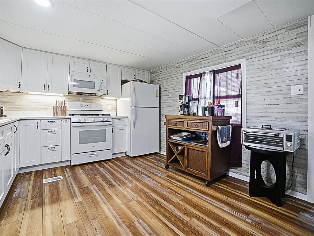 211 Rue De Paresse Tavares, FL 32778 - Photo 5 of 21