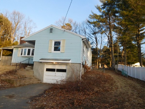 136 Pontoosic Road Westfield, MA 01085 - Photo 3 of 29 Gallery Image 3