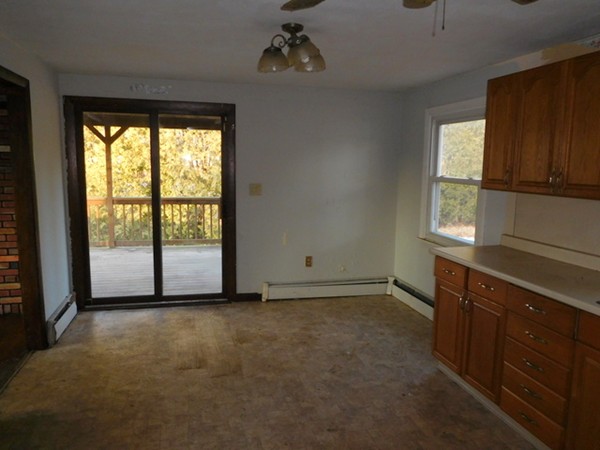136 Pontoosic Road Westfield, MA 01085 - Photo 8 of 29 Gallery Image 8