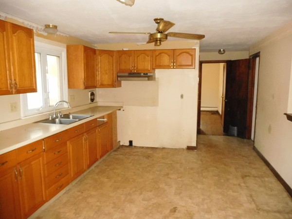136 Pontoosic Road Westfield, MA 01085 - Photo 9 of 29 Gallery Image 9