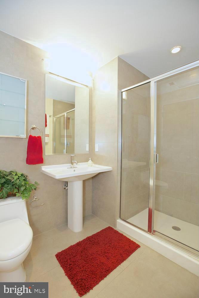 1133 14th Street Northwest, Unit 905 Washington, DC 20005 - Photo 21 of 44 Bathroom 1