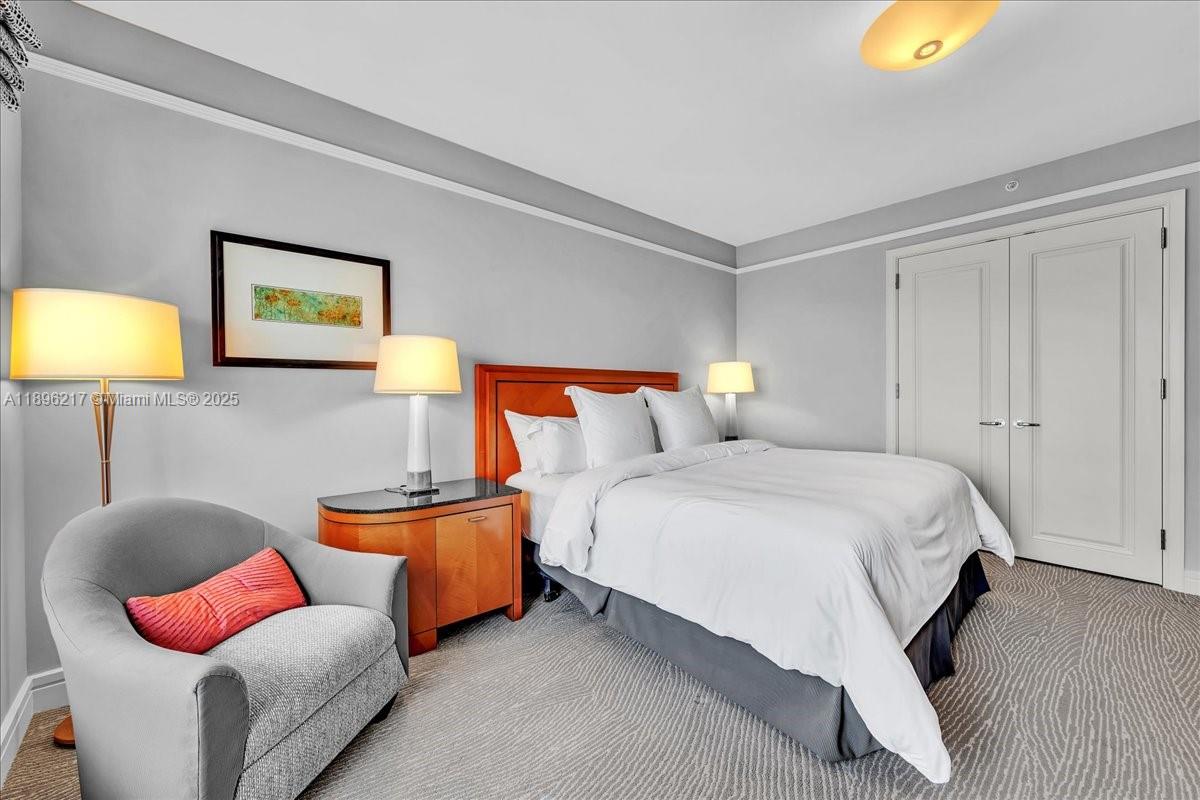 1435 Brickell Avenue, Unit 3603 Miami, FL 33131 - Photo 18 of 26 a bedroom with a bed and a lamp