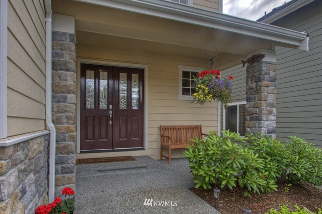 811 South 34th Place Renton, WA 98055 - Photo 2 of 15