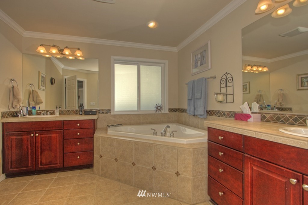 811 South 34th Place Renton, WA 98055 - Photo 12 of 15