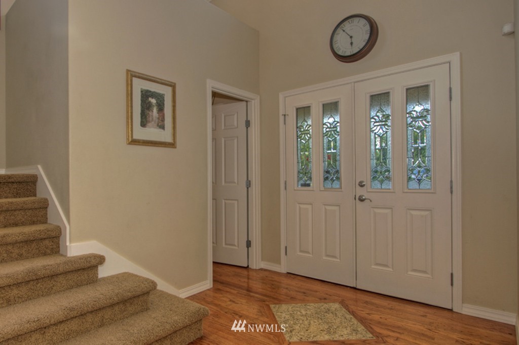 811 South 34th Place Renton, WA 98055 - Photo 3 of 15