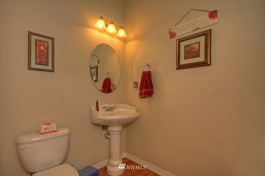 811 South 34th Place Renton, WA 98055 - Photo 10 of 15