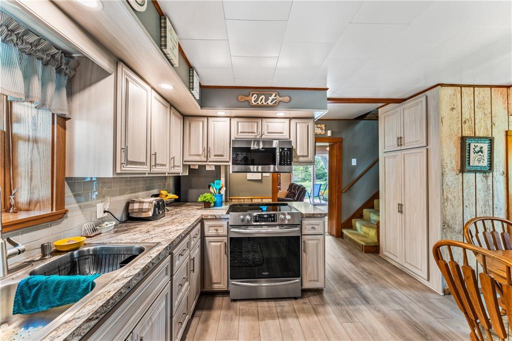 220 Hoover Road New Castle, PA 16101 - Photo 5 of 9 Gallery Image 5