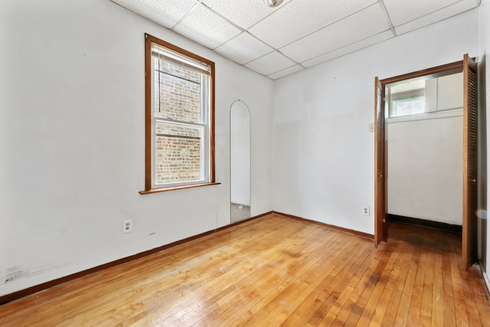 4411 West Haddon Avenue Chicago, IL 60651 - Photo 8 of 21 an empty room with window