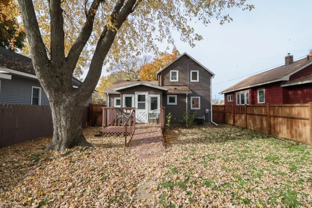 $179,000 | 2326 Kane Street, La Crosse, WI 54603