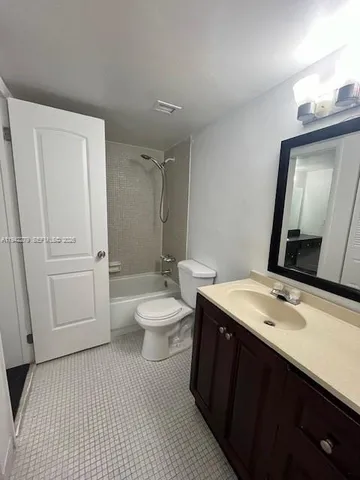 $1,500 | 498 Northwest 165th Street, Unit D503, Miami, FL 33169